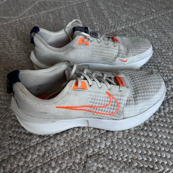 Nike White and Orange Athletic Sneakers - Picture 4 of 15